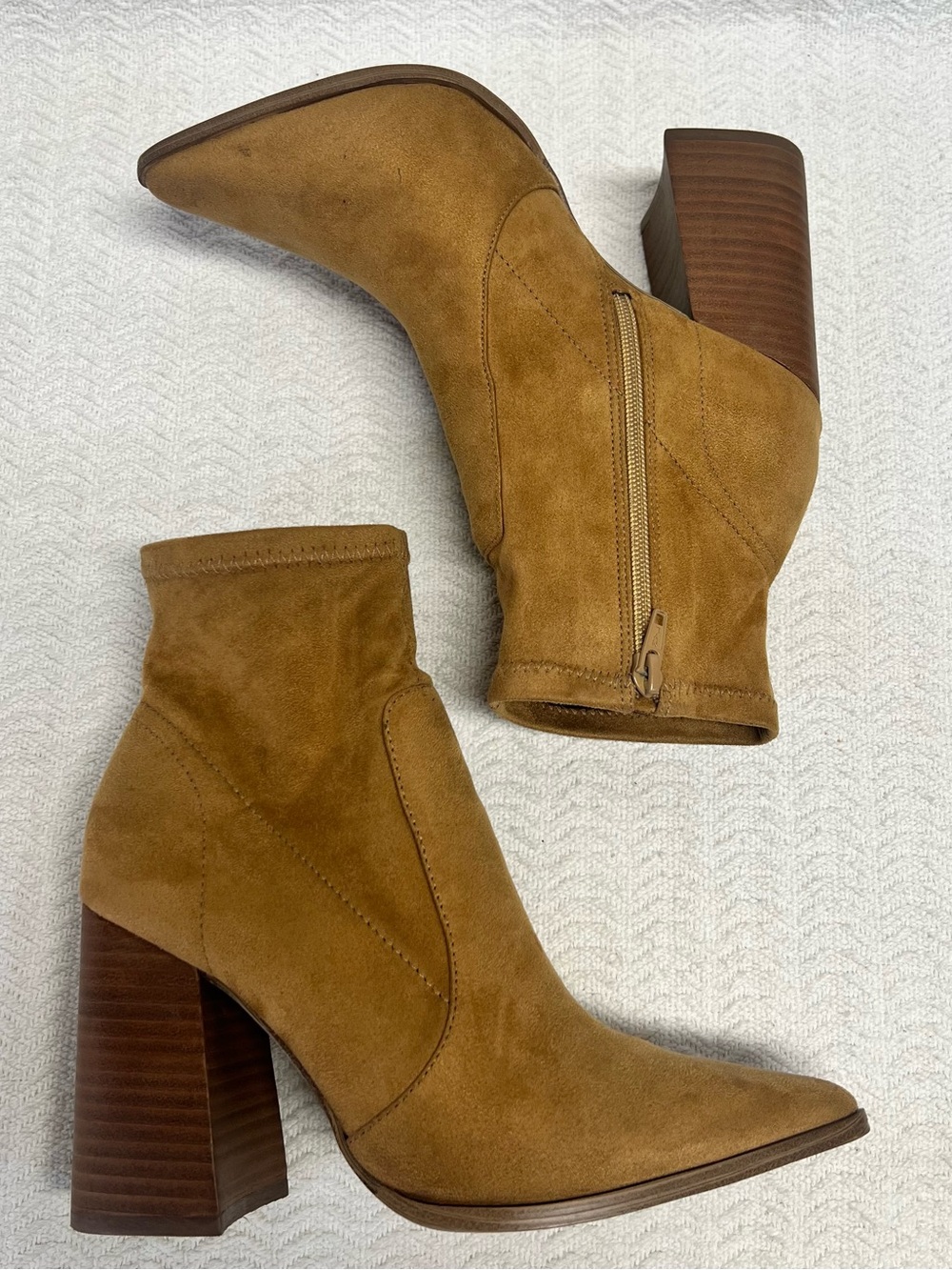 steve madden / tan suede touchdown heeled ankle booties size 7.5